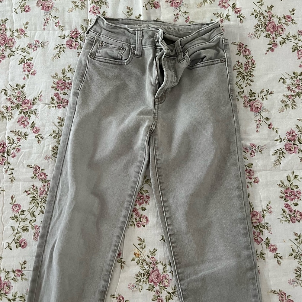 grey jeans!